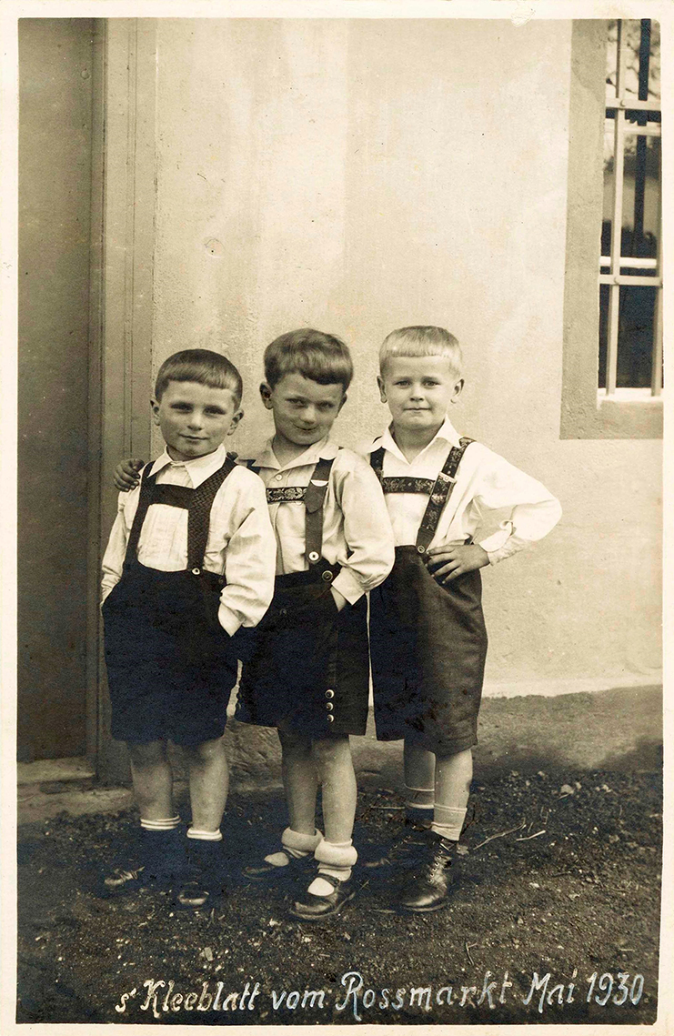 Das »Kleeblatt vom Rossmarkt«: der fünfjährige Hans Hegenbarth (links) mit seinen Freunden in Böhmisch Kamnitz/Česká Kamenice im Mai 1930. Foto: Archiv Hegenbarth, Berlin