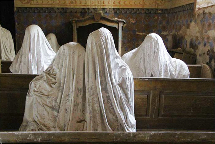 Die Kunstinstallation von Jakub Hadrava in der Kirche von Luková | Foto: © Wolftraud de Concini