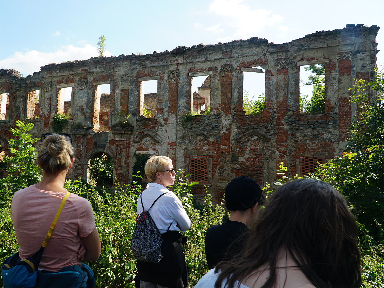 Beim Fassaden-Studium in Laasan/Łażany