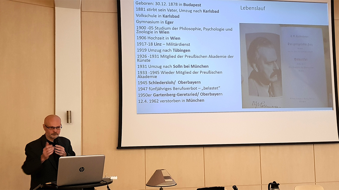 Dr. Miroslav Němec begann sein Referat mit einem biografischen Abriss zum Leben Erwin Guido Kolbenheyers
