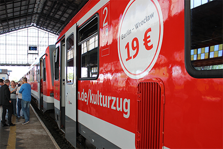 Bitte einsteigen: Noch bis Ende September 2016 fährt der Kulturzug von Berlin nach Breslau und zurück.