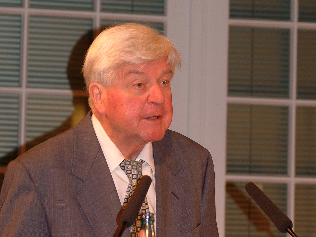 Der Politikwissenschaftler, Publizist und Politiker Prof. Dr. Hans Maier, Laudator für Thomas Urban anlässlich der Verleihung des Georg Dehio-Buchpreises 2006 – Ehrenpreis (Ausschnitt)