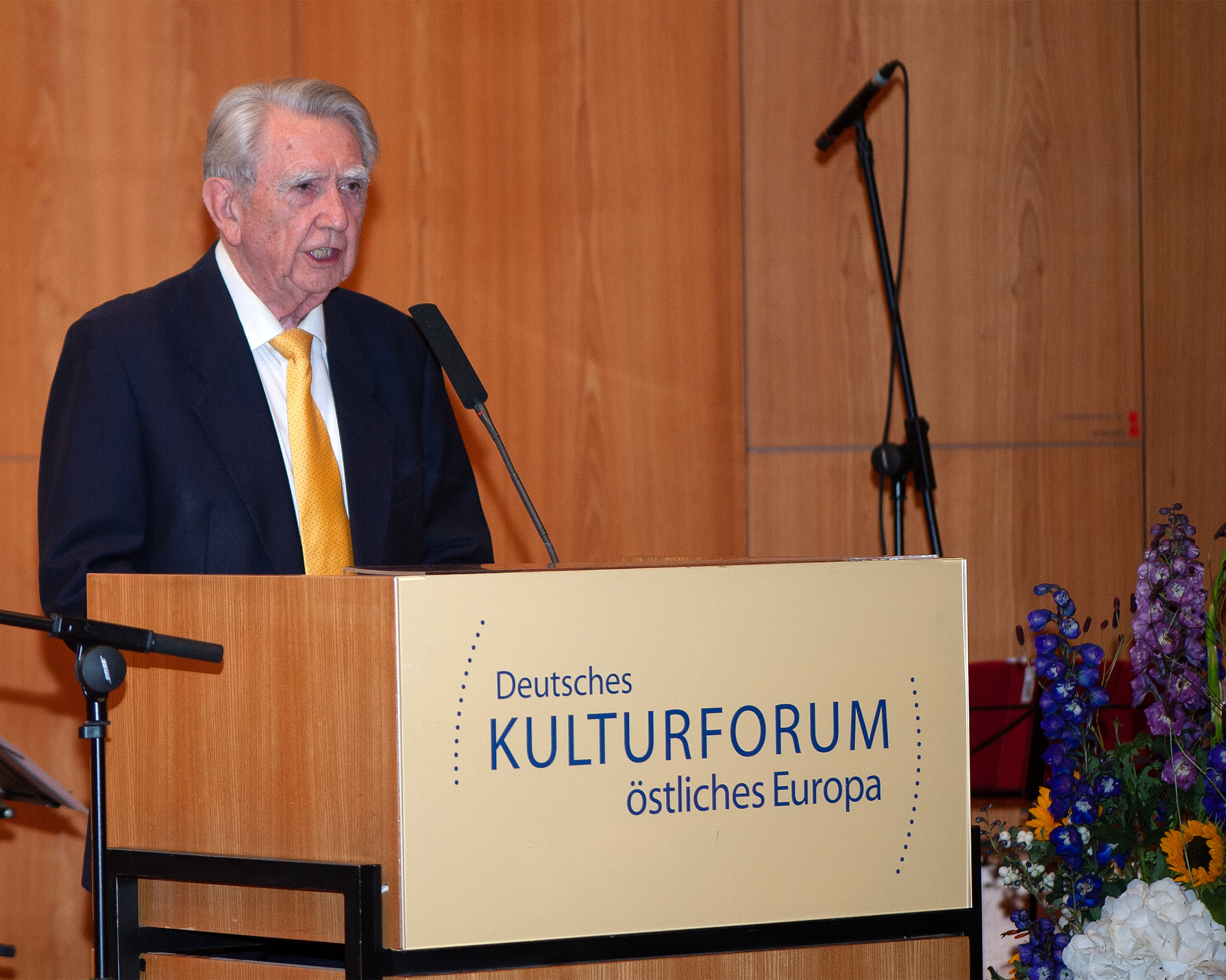Die Laudatio auf Dr. Maciej Łagiewski hielt Horst Milde, Präsident a.D. des Niedersächsischen Landtags.