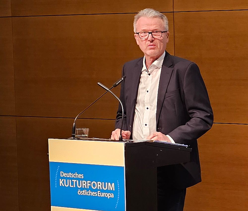 Artur Böpple während seiner Dankesrede. Foto: © Deutsches Kulturforum östliches Europa, 2026 • Vera Schneider