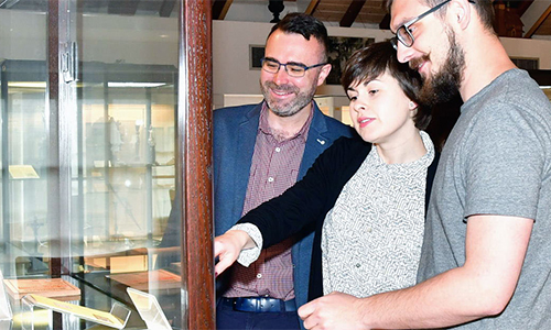 Breslauer Seminarteilnehmer im Haus Schlesien bei der Besichtigung der Sonderausstellung »Zwischen Revolution und Ruhrbesetzung. Die Folgen des Ersten Weltkrieges für Schlesien«. Foto: Dieter Göllner