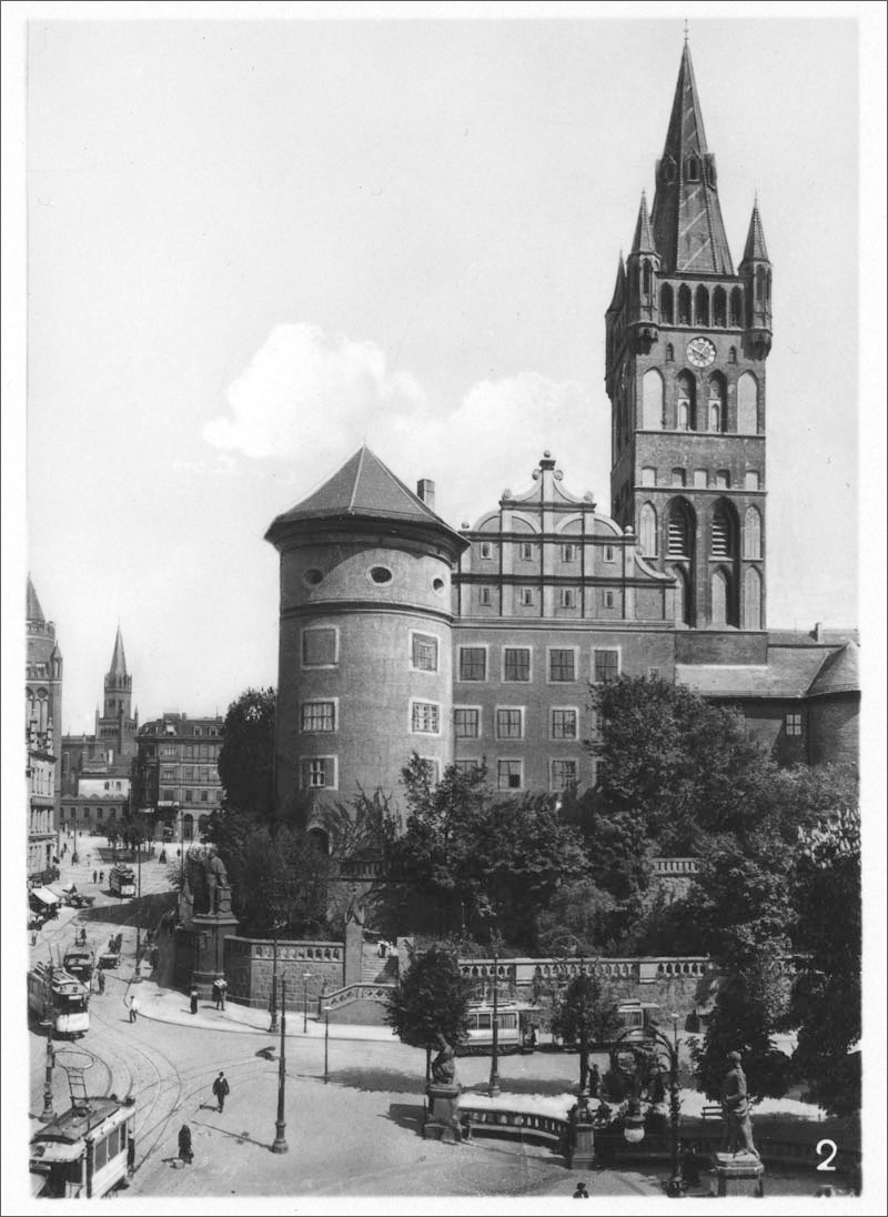 Historische Postkartenansicht des Königsberger Schlosses, an dessen Stelle heute das unvollendete Haus der Räte steht. Quelle: Sammlung deutsches Kulturforum östliches Europa