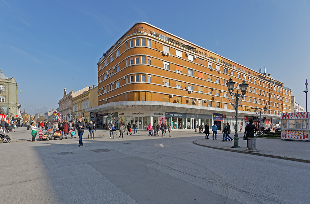 Die Uliza Modene mit dem ockerfarbenen Haus, in dem einst der jüdisch-serbische Schriftsteller Aleksandar Tišma lebte. © Boris Radivojkov