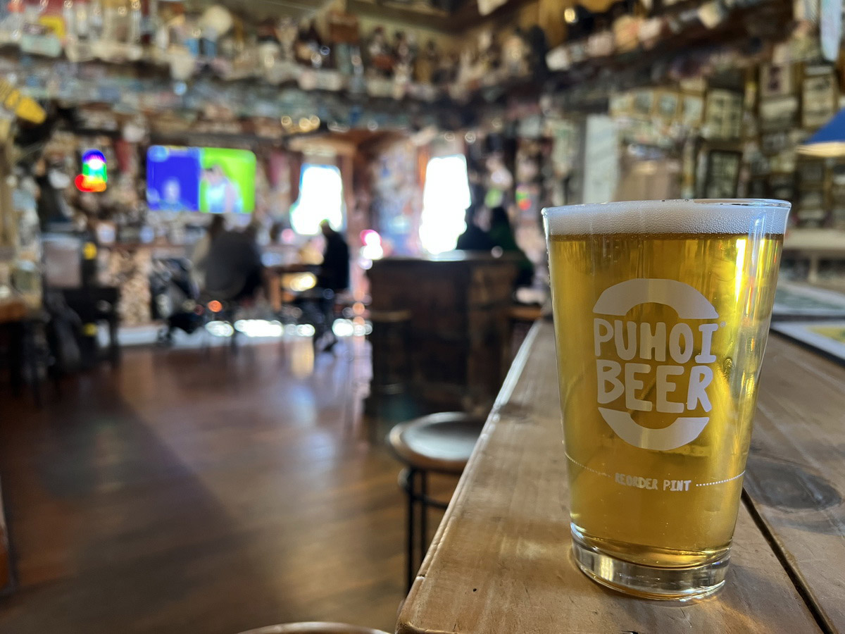 Ganz nach böhmischem Vorbild wird auch in Pūhoi bestes Bier gebraut, das sich in ganz Neuseeland einen Namen gemacht hat. Foto: © Doris Neubauer