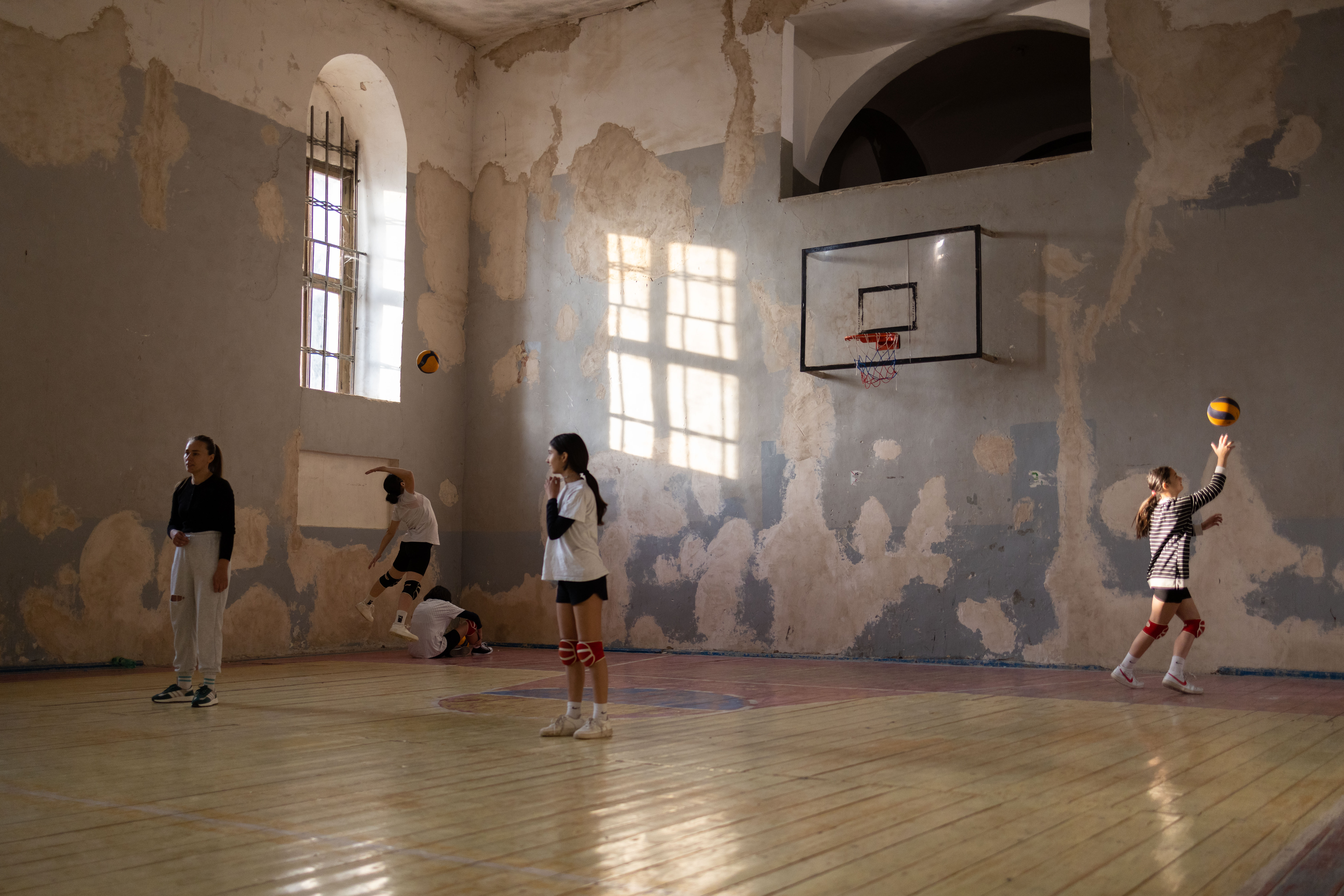 In der ehemaligen Kirche trainieren mittlerweile Jugendliche Handball. © Arthur Bauer