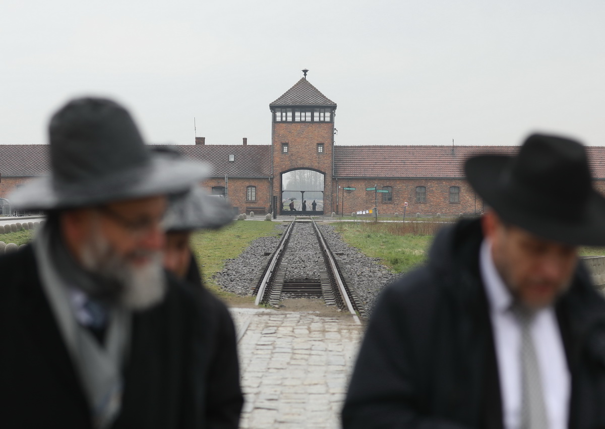 Das grausamste Kapitel des 20. Jahrhunderts, der Holocaust, ist ohne das Schienennetz nicht zu denken. Schienen führten bis vor die Tore der Lager, wie hier in Auschwitz. © Markus Nowak