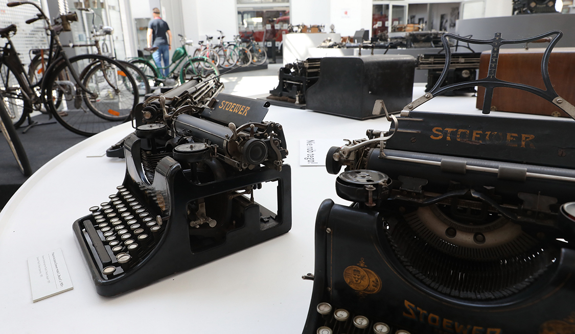 Nicht nur Autos, auch Dutzende Stoewer-Schreib- und -Nähmaschinen sind nun in Stettin ausgestellt. Foto: © Markus Nowak