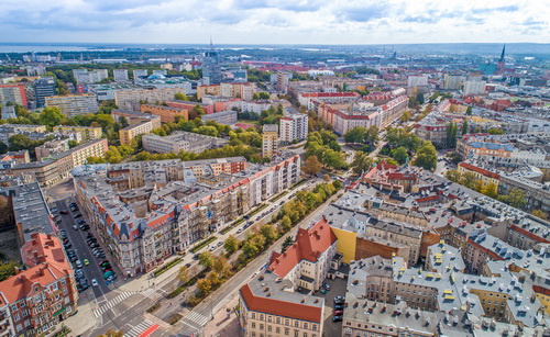 Die einstige Kaiser-Wilhelm-Straße, die heute Aleja Papieża Jana Pawła II heißt, ist einer jener Straßenzüge mit den für Stettin typischen Altbauten. © ukasz/AdobeStock