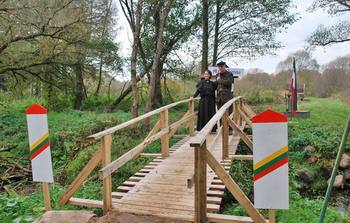 Die Brücke über den kleinen Fluss Swienta/Šventoji, die damalige Schmuggler-Grenze. © Violeta Schuetz