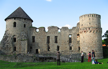 <font style='color: #3f3f3f;'>Ruine der Residenz des Ordensmeisters, d.h. des Oberhaupts des livländischen Zweigs des Deutschen Ordens, in Cēsis/Wenden</font>