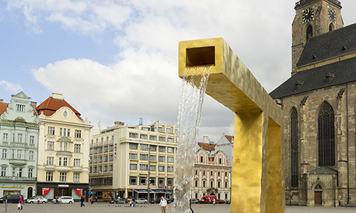 Pilsen: Platz der Republik mit Kamel-Brunnen und St. Bartholomäus-Kathedrale. Foto: © Robert B. Fishman, 2013