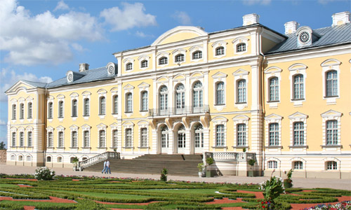 Die Fassade von Schloss Ruhenthal/Rundāle. Foto: © Deutsches Kulturforum östliches Europa