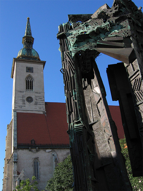 Pressburg/Bratislava: Holocaustdenkmal und St. Martinsdom