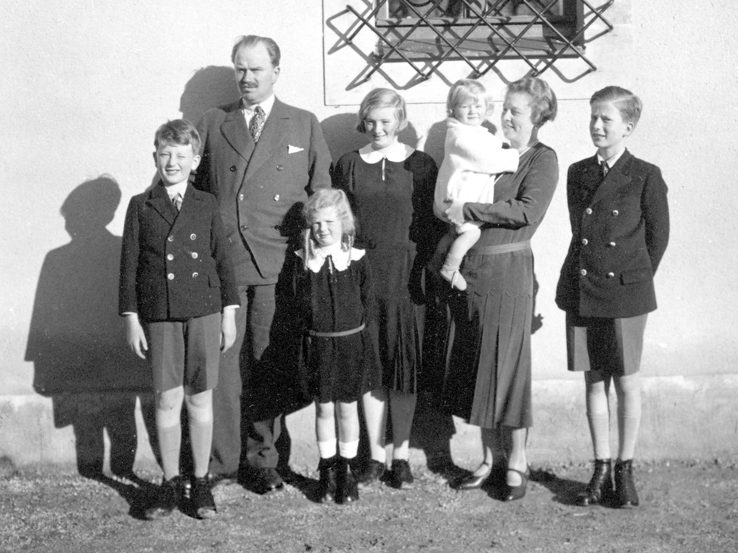 Franz Anton Thun mit seiner Frau Franziska und (v. li.) ihren Kindern Ferdinand, Assunta, Ida, Theresie und Christoph 1930/1931 in Eulau. © Privatarchiv Familie Franz Anton Thun