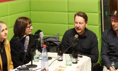 Bei der Aufnahme des Podcasts am 8. November 2023 in Cottbus (v.l.n.r.): Ira Peter, Ariane Afsari, Edwin Warkentin und Alexej Getmann | Foto: © DKF