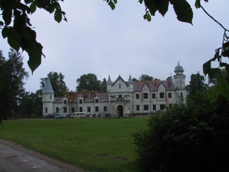 <small>Замок в Алатскиви</small>