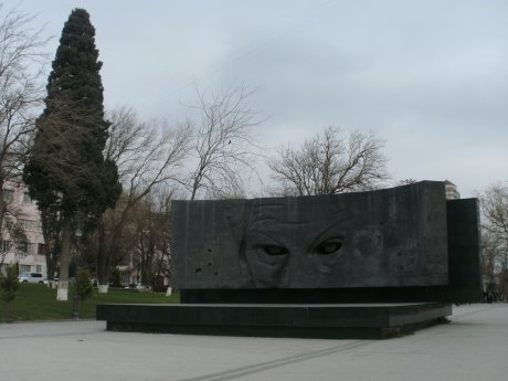 <small>Памятник Рихарду Зорге</small>