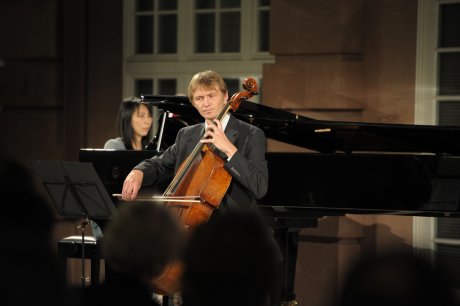 Nach einhelliger Meinung des Publikums ein Höhepunkt der Festveranstaltung: die musikalische Darbietung von Beni Araki, Piano, und Martin Seemann, Violincello