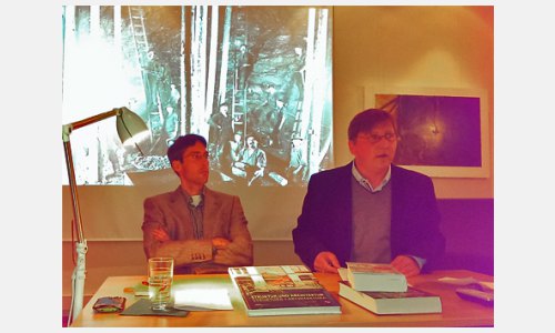 Der Übersetzer Benjamin Voelkel (links) und der Fachlektor Marcin Wiatr stellten das Buch &lt;i&gt;Der Schwarze Garten&lt;/i&gt; in der Urania Potsdam vor.